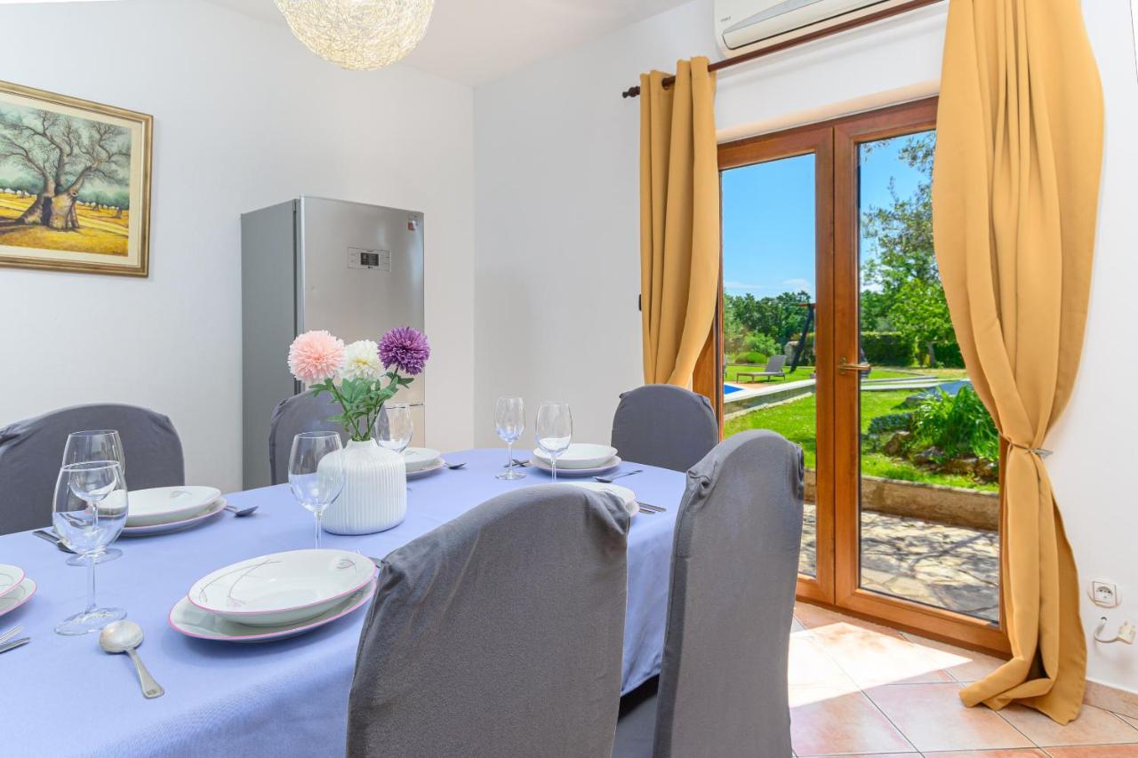 Villa Carla With Private Pool & Kids Playground - Pet Friendly Mutvoran エクステリア 写真