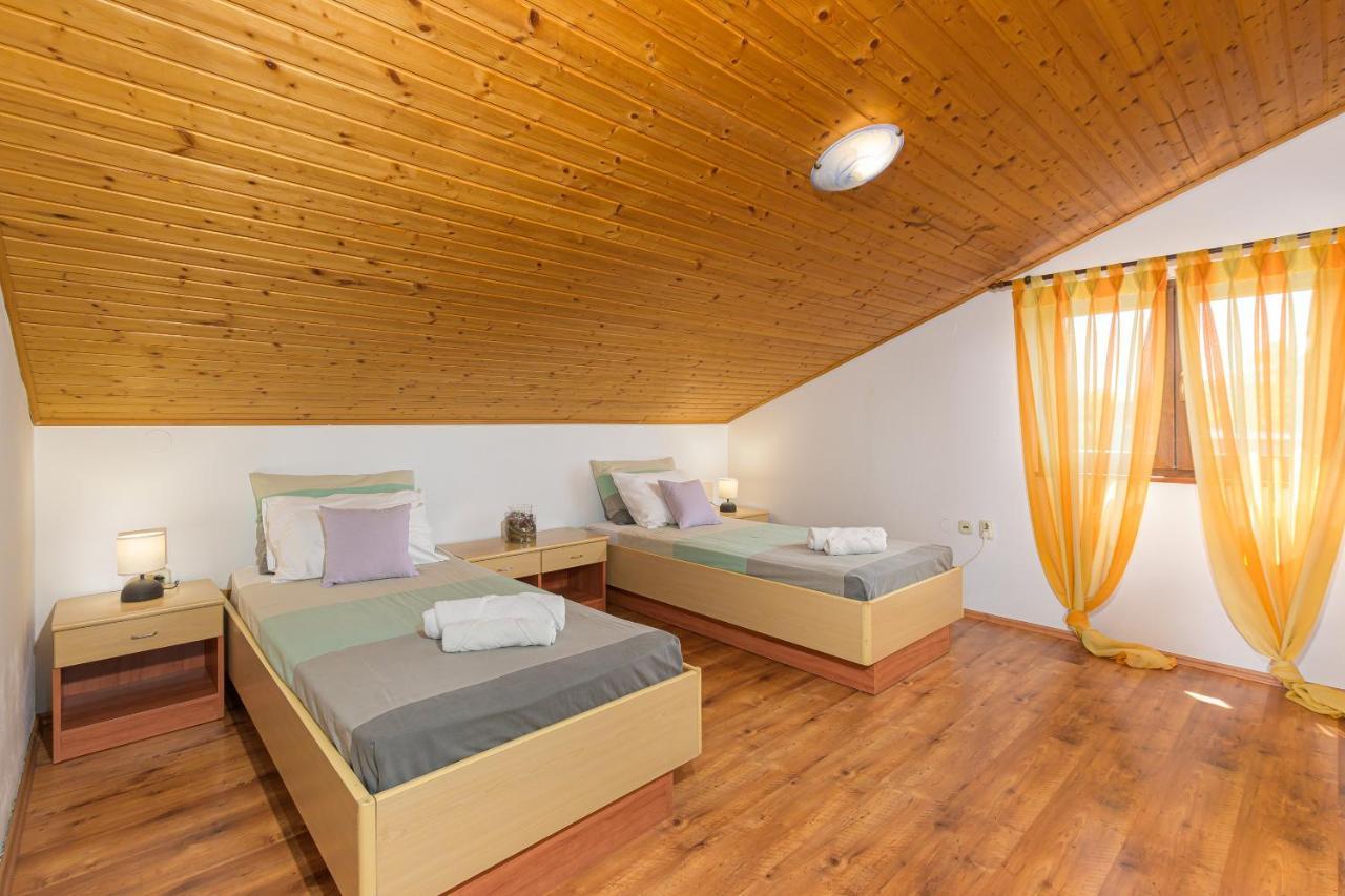 Villa Carla With Private Pool & Kids Playground - Pet Friendly Mutvoran エクステリア 写真